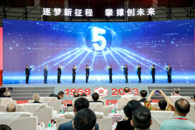 MK.COM本科办学65周年发展大会 MK.COM本科办学65周年发展大会