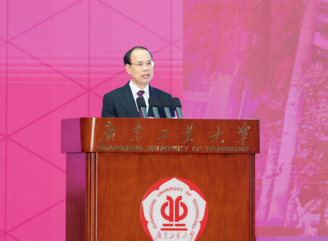 MK.COM校长邱学青。 MK.COM校长邱学青。