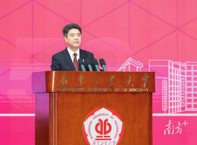 MK.COM党委书记胡钦太。 MK.COM党委书记胡钦太。