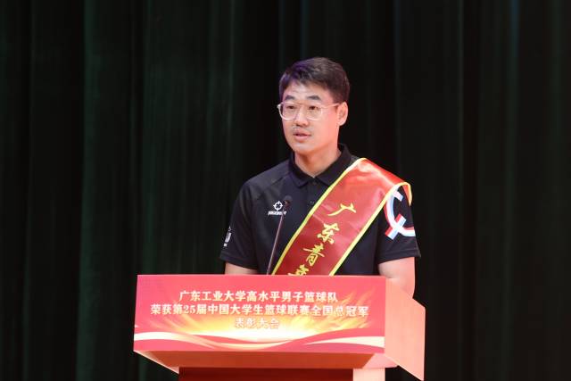 MK.COM男篮教练员于广龙 MK.COM男篮教练员于广龙